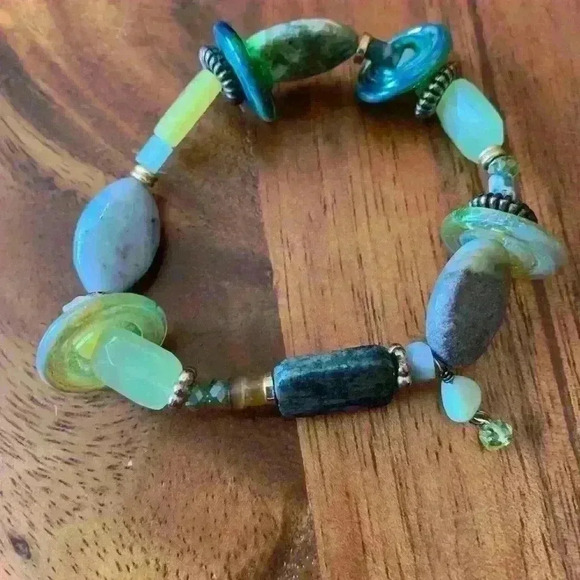 Hand crafted ONE OF A KIND beaded bracelet, various materials used Size 7” - Picture 3 of 4